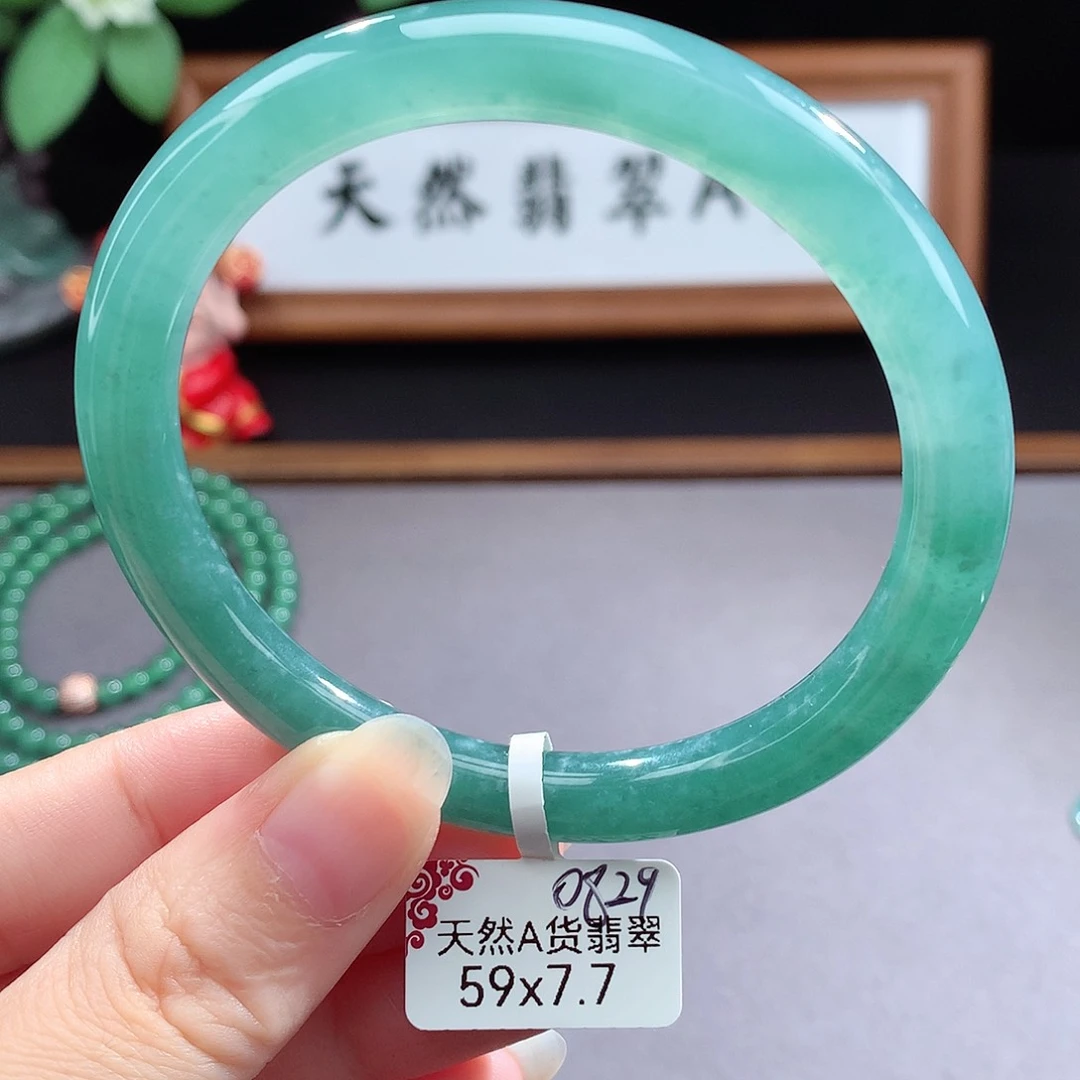 未镶嵌手镯（圆镯）翡翠