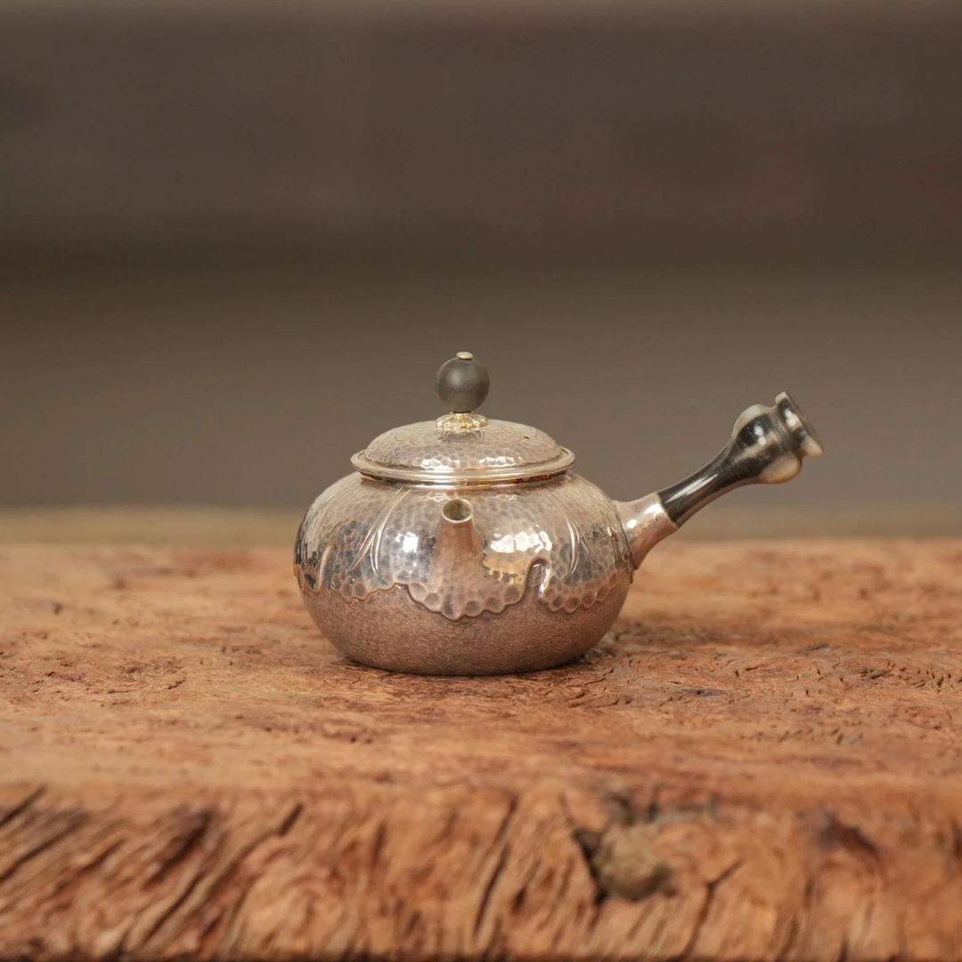 银器丨锤纹迷你侧把壶