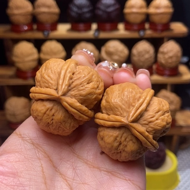 文玩核桃吊坠白羊33