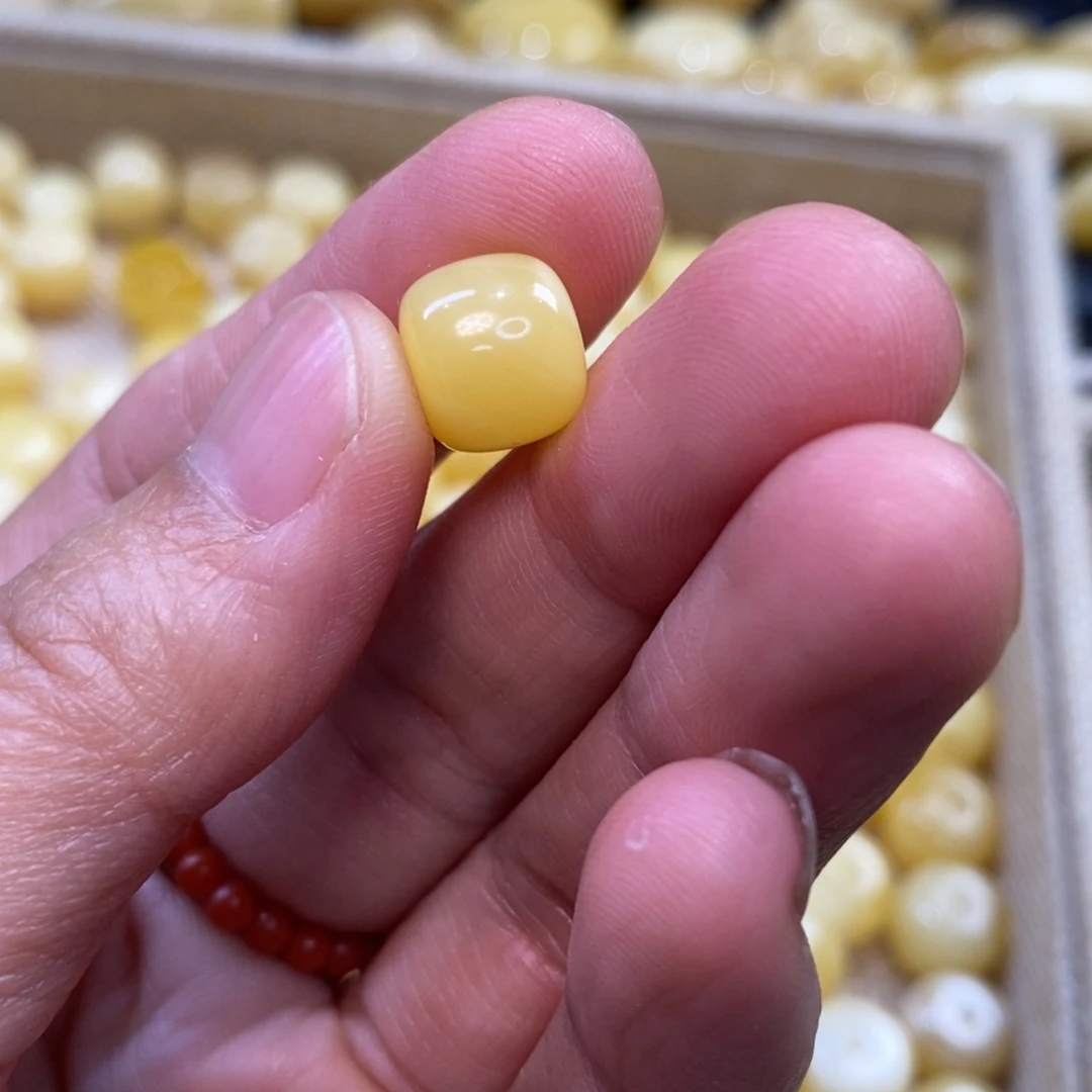 琥珀未镶嵌裸石原矿蜜蜡配珠