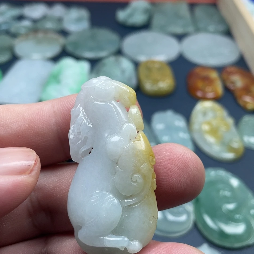 翡翠未镶嵌颈饰马