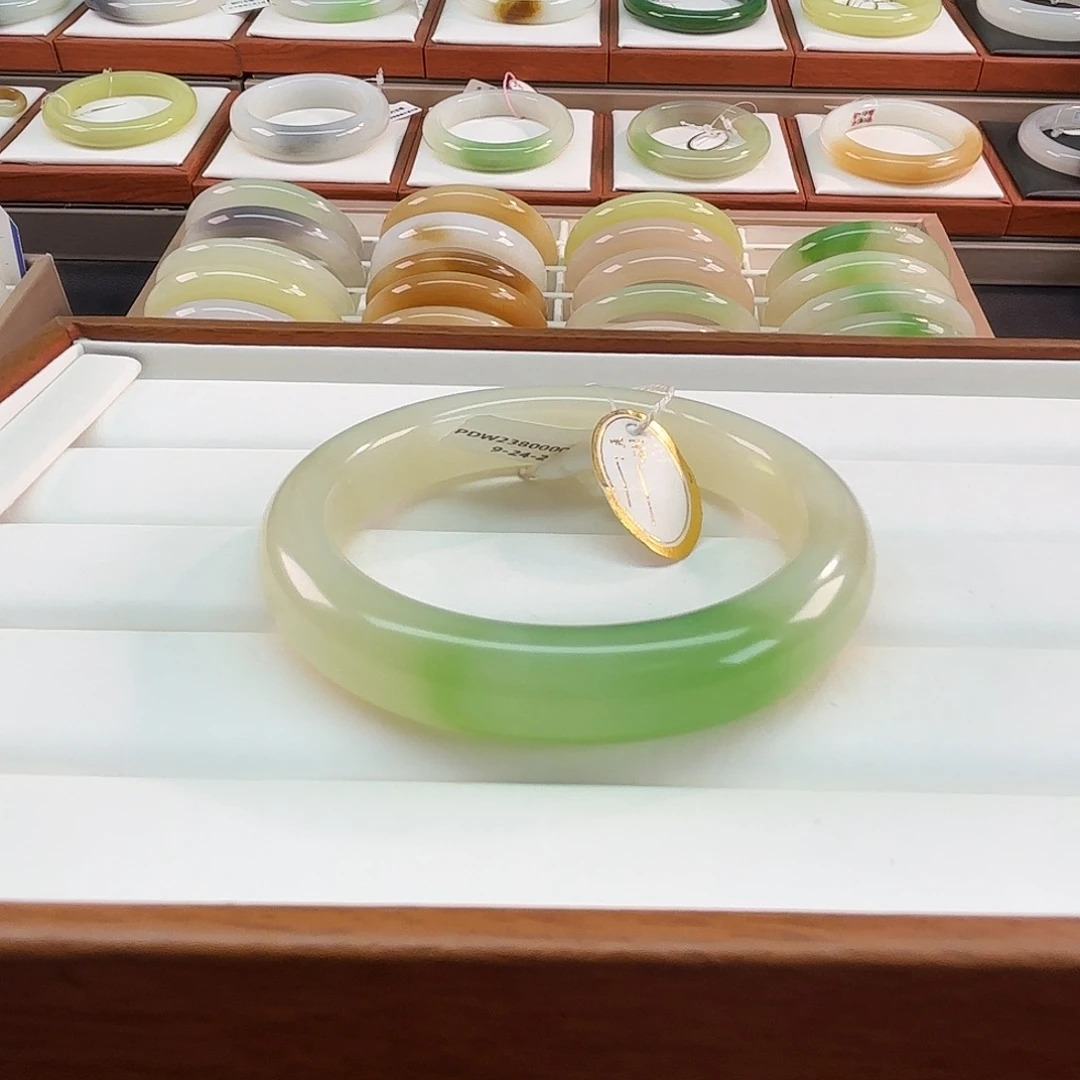 和田玉未镶嵌手镯高冰翠