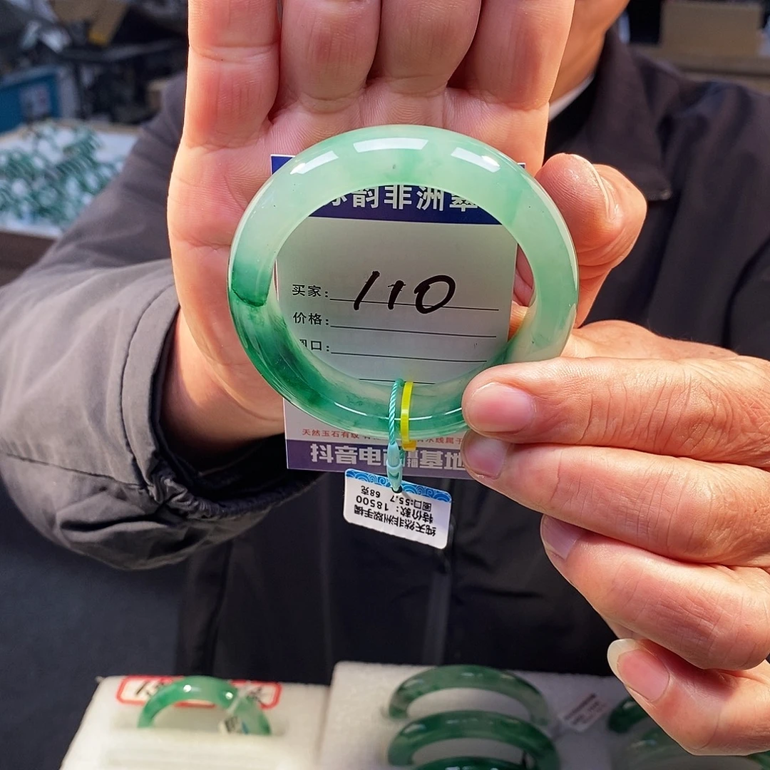 石英质玉（非洲翠）未镶嵌手镯