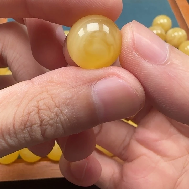 未镶嵌琥珀裸石天然500