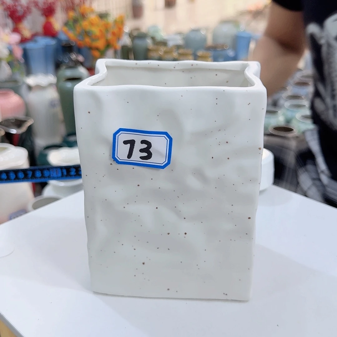 73号小方陶瓷高16厘米微瑕一个