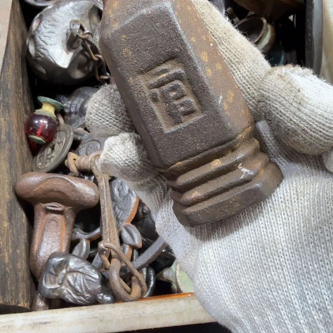 桃***主一物一图，工艺品。