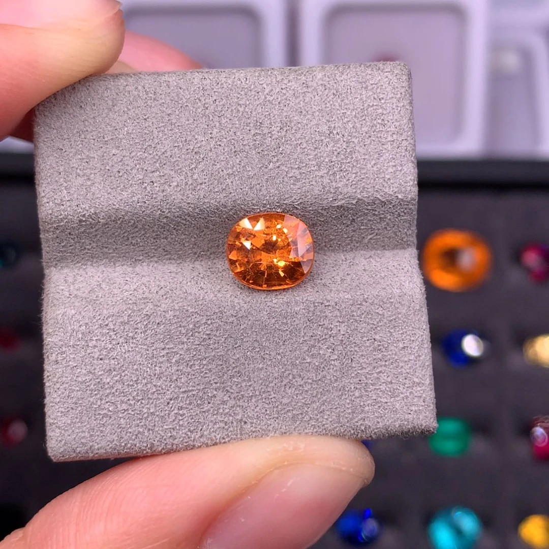 珠宝半成品未镶嵌石榴石（芬达石）1.73ct精切割满火彩