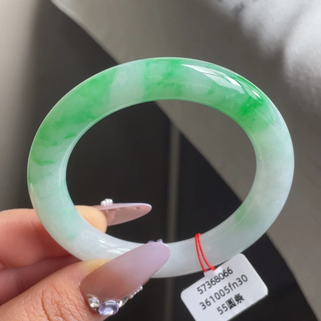 翡翠未镶嵌手镯白底青圆条手镯