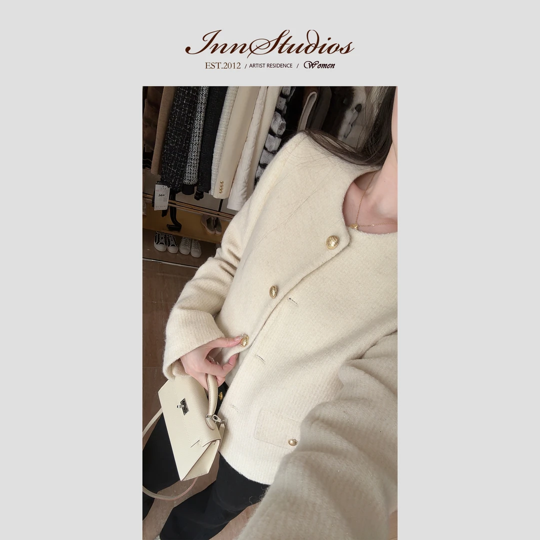 Innstudios 白色金扣圆领羊毛混纺小香外套
