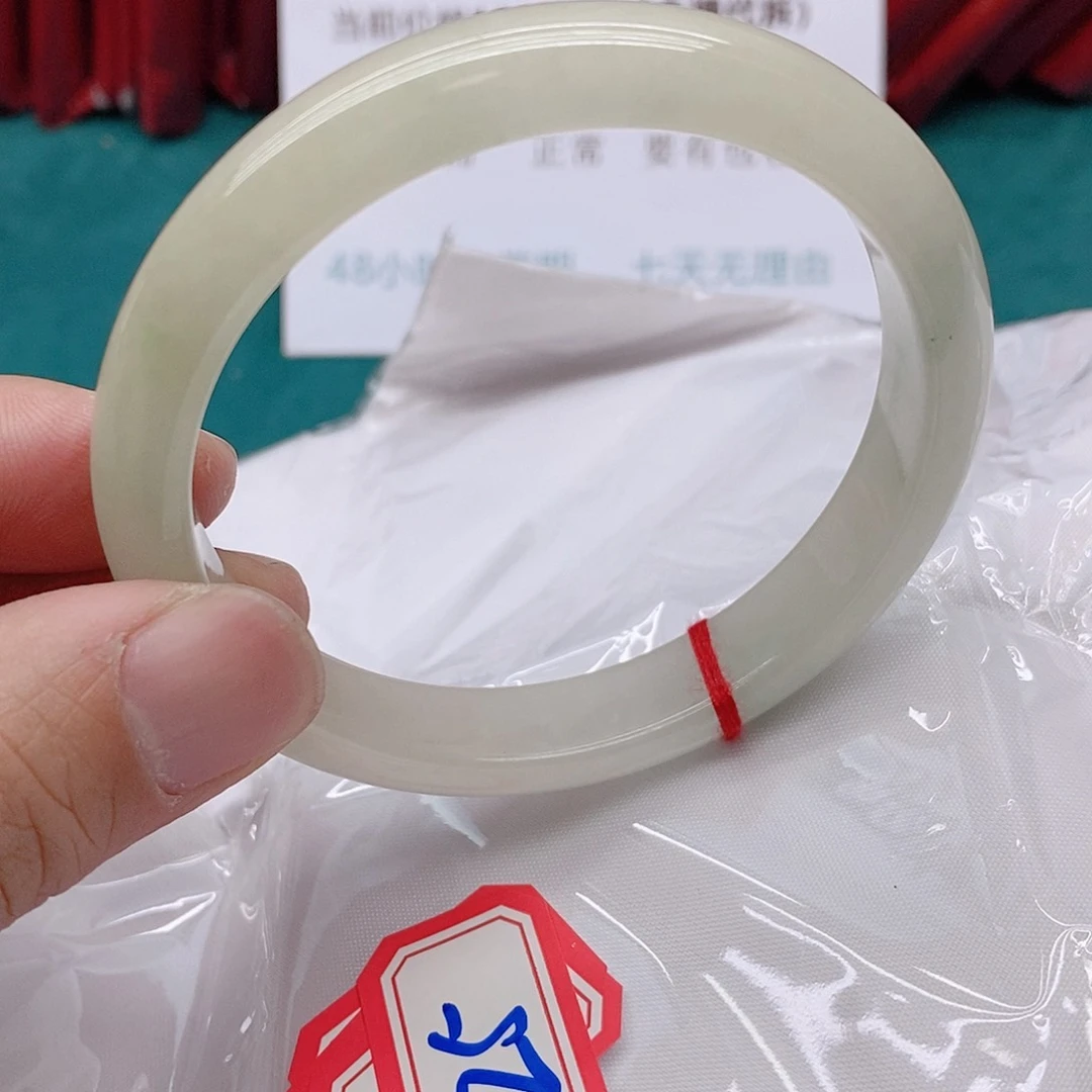 翡翠手镯未镶嵌花***云255555555