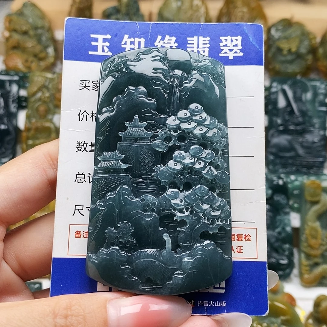 翡翠未镶嵌颈饰山水