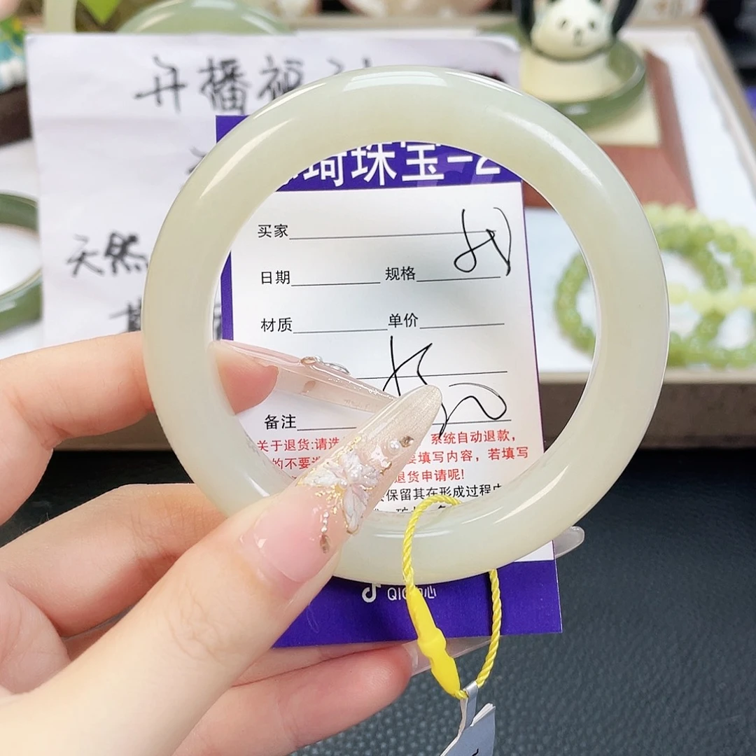和田玉未镶嵌手镯