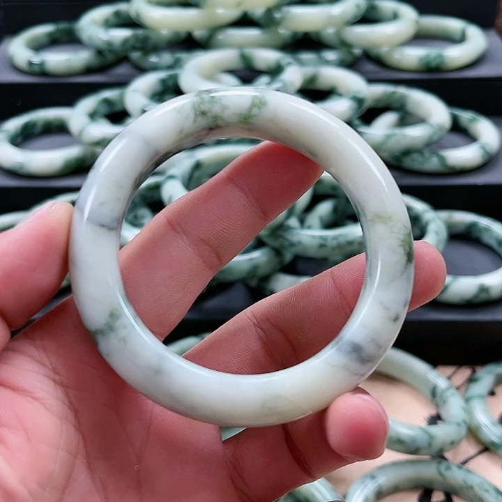 【闪购商品】透闪石-蛇纹石玉手镯未镶嵌一****棠