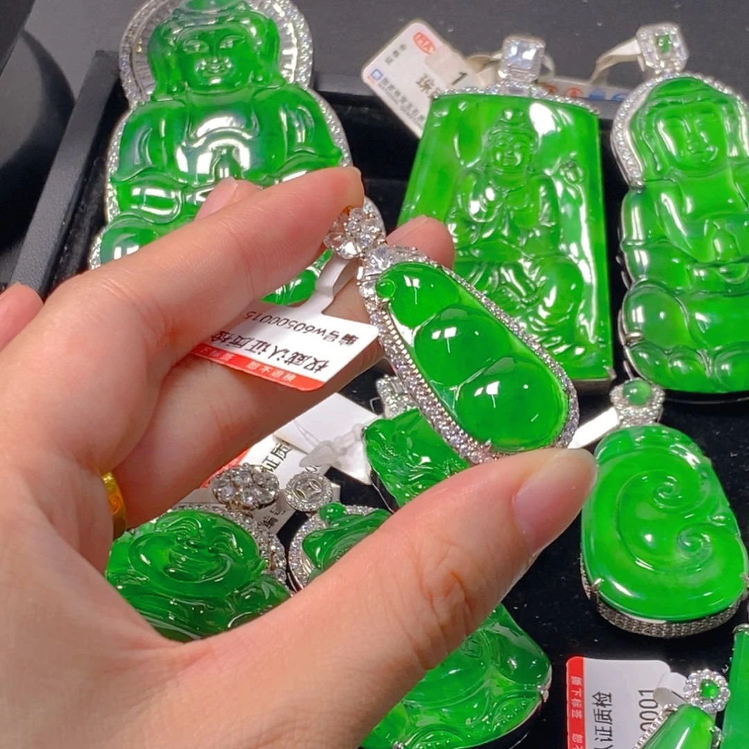 吊坠(不含链)未镶嵌翡翠