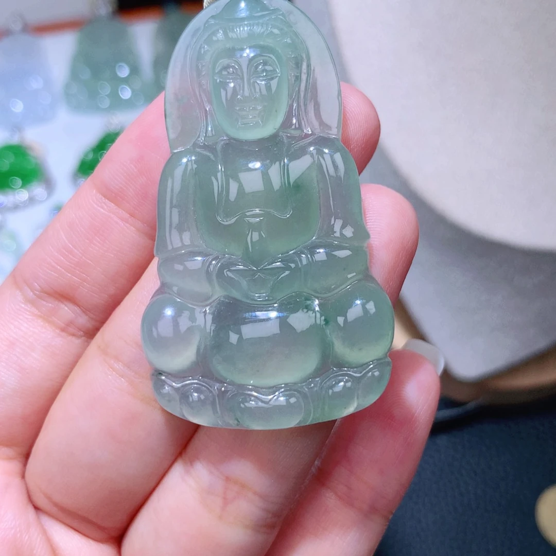 颈饰18K金镶嵌翡翠观音