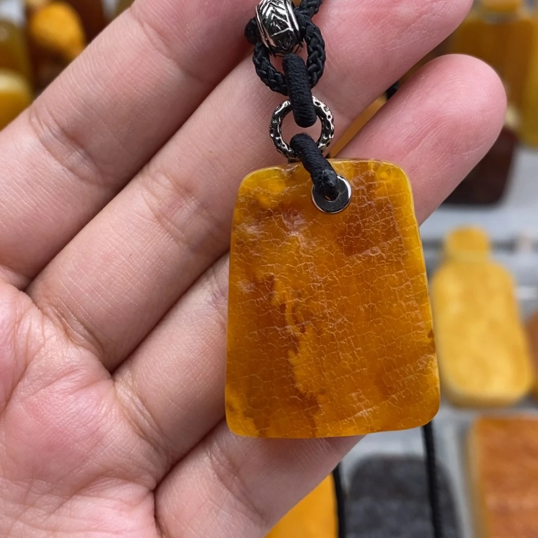 琥珀吊坠(赠链)未镶嵌