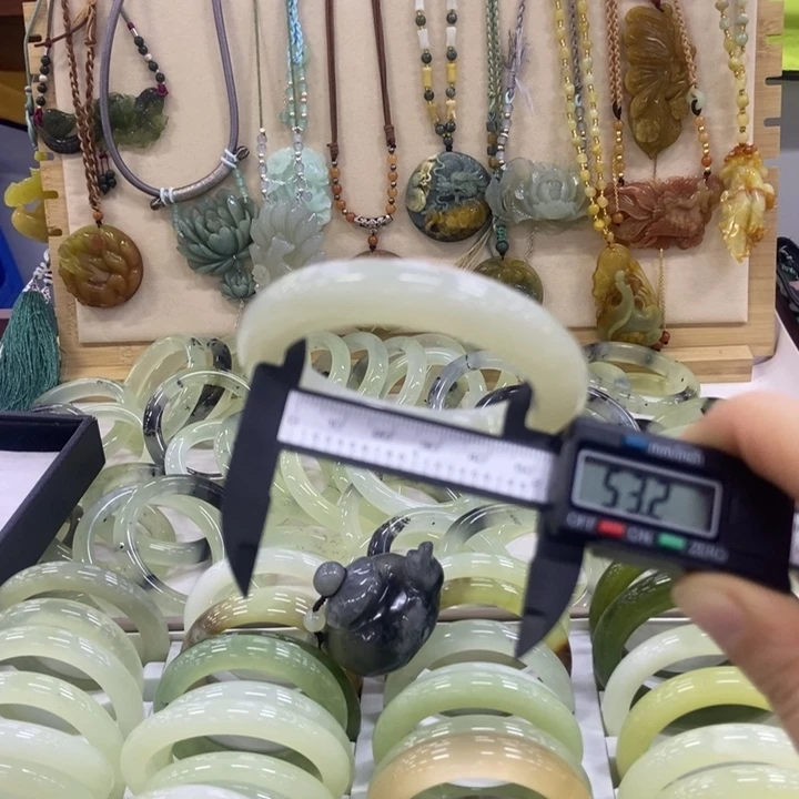 岫玉未镶嵌岫玉圆镯