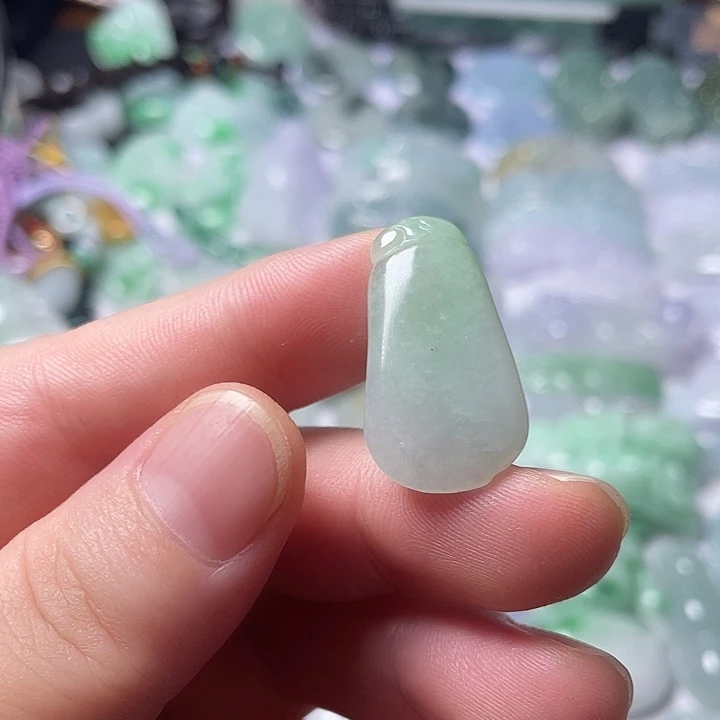 翡翠未镶嵌颈饰福瓜