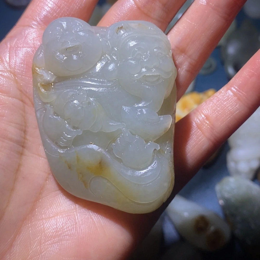 王***只和田玉未镶嵌颈饰