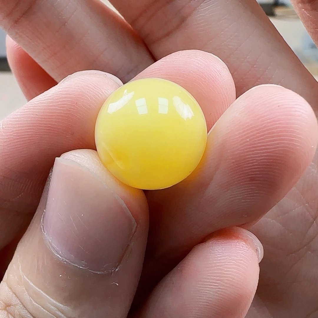 未镶嵌琥珀珠宝奇石