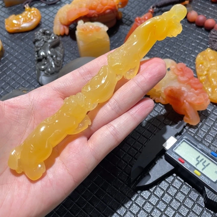 石英质玉（黄龙玉）未镶嵌颈饰