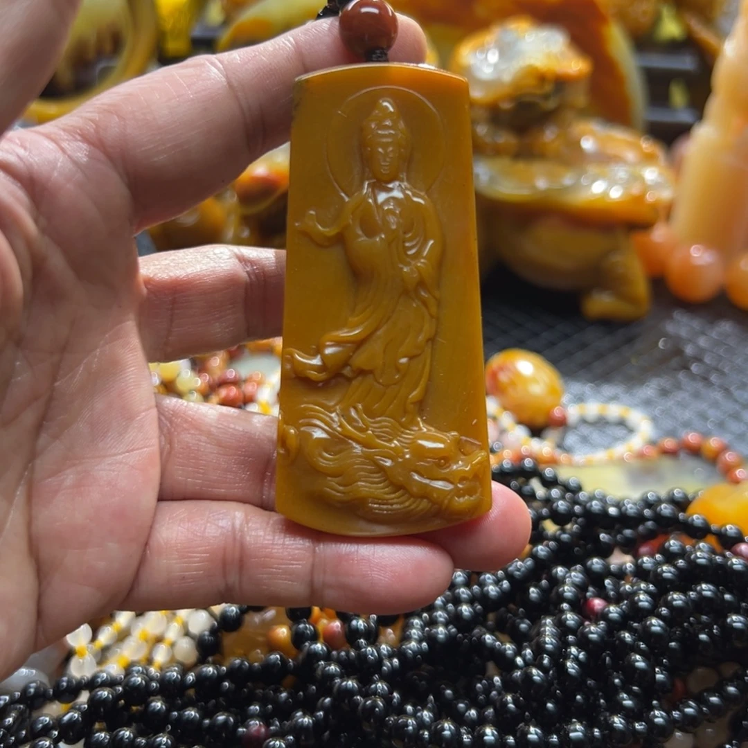 石英质玉未镶嵌颈饰