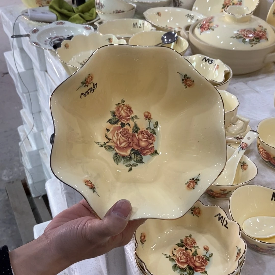 星博陶瓷…………………36