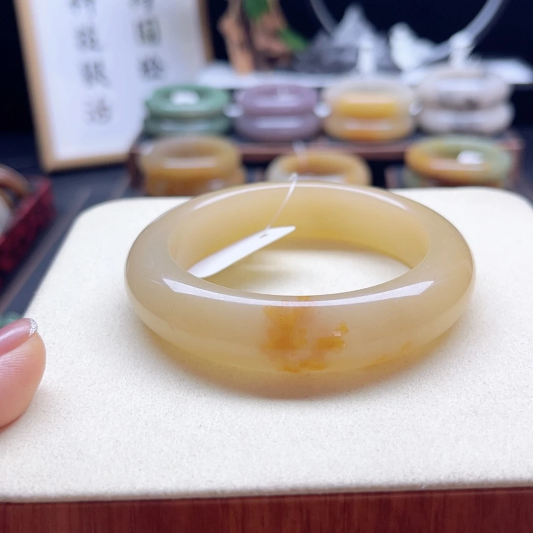未镶嵌手镯石英质玉