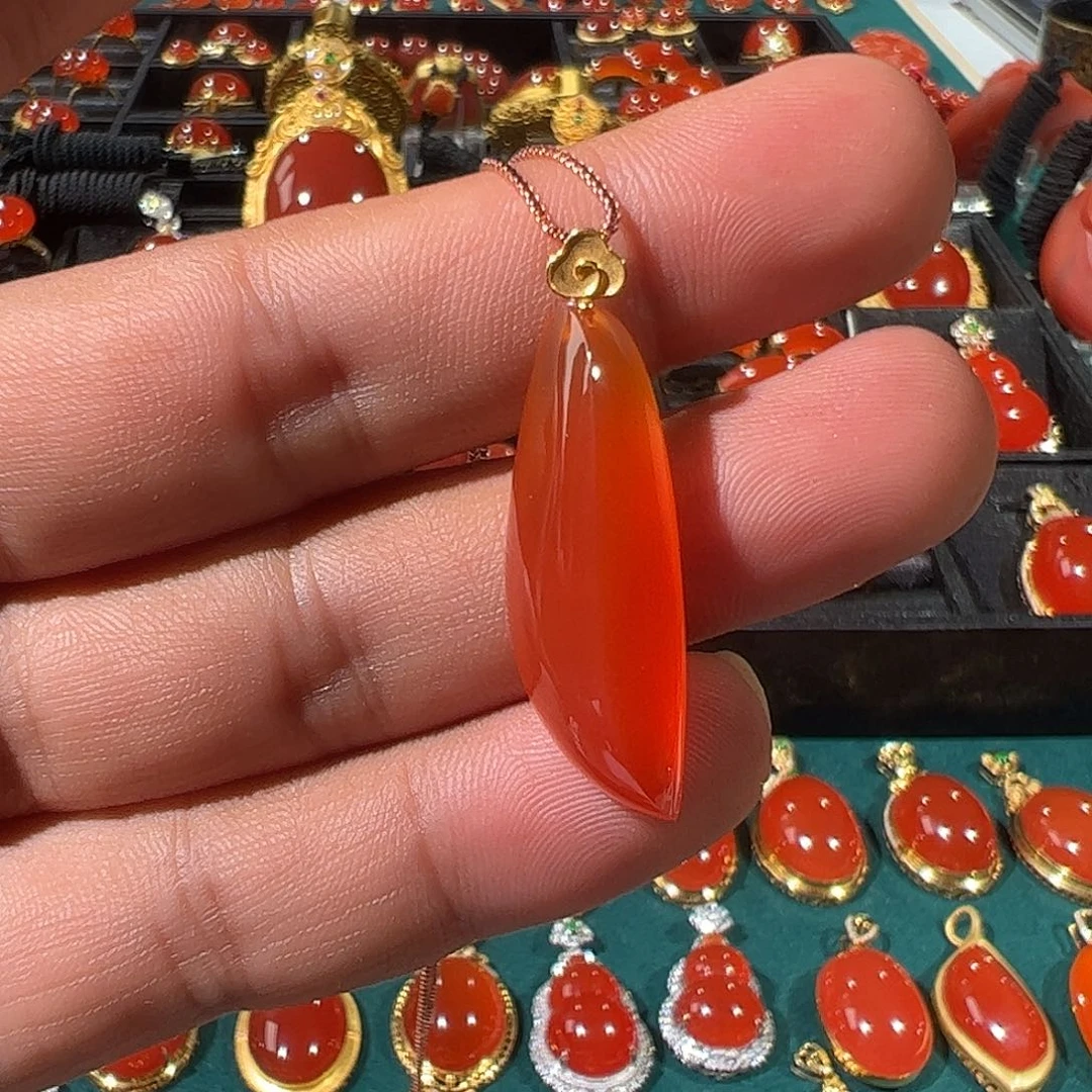 南红玛瑙18K金镶嵌颈饰