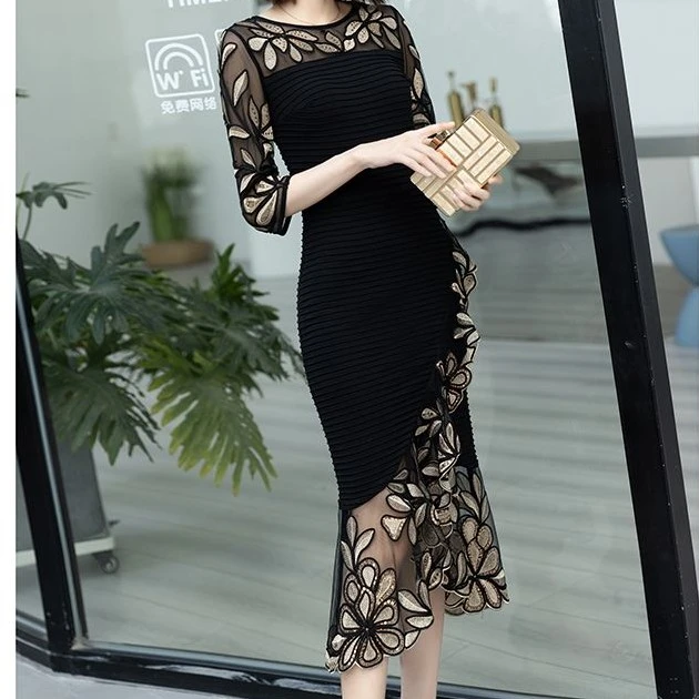 02新款减龄气质小众纯色黑色连衣裙女装