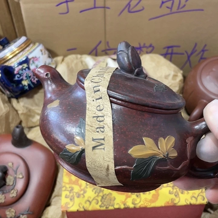 茶壶紫砂原矿泥料，手工制作的一把紫砂壶