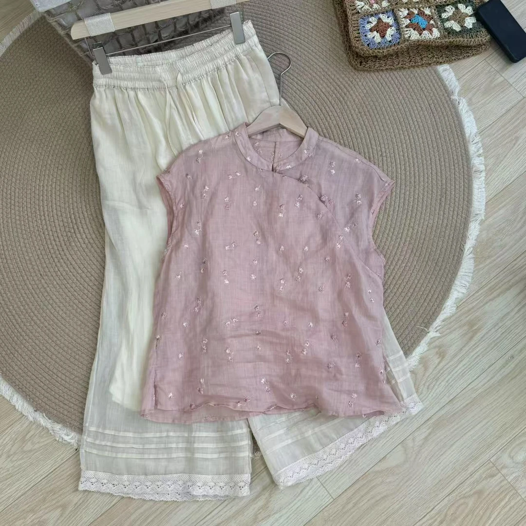 新中式国风盘扣苎麻无袖衬衫女夏季洋气减龄刺绣棉小飞袖上衣。