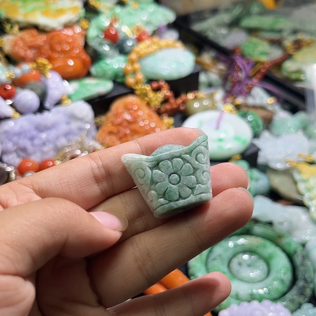 颈饰未镶嵌翡翠待编织