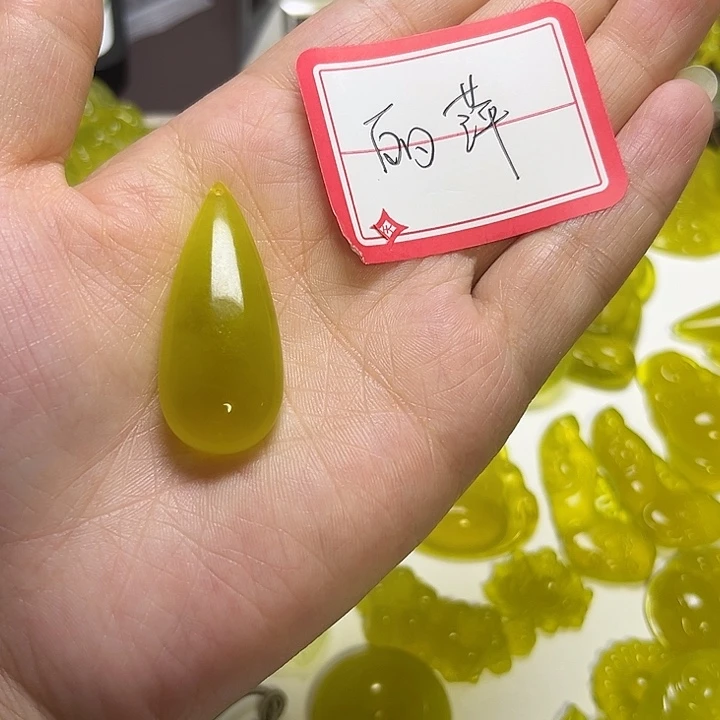 丽***萍未镶嵌蛇纹石玉颈饰