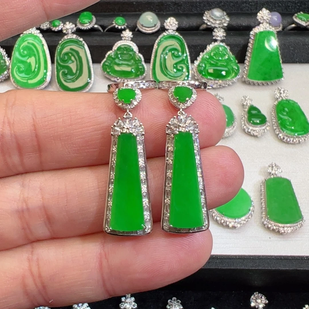 翡翠吊坠(不含链)18K金镶嵌耳饰