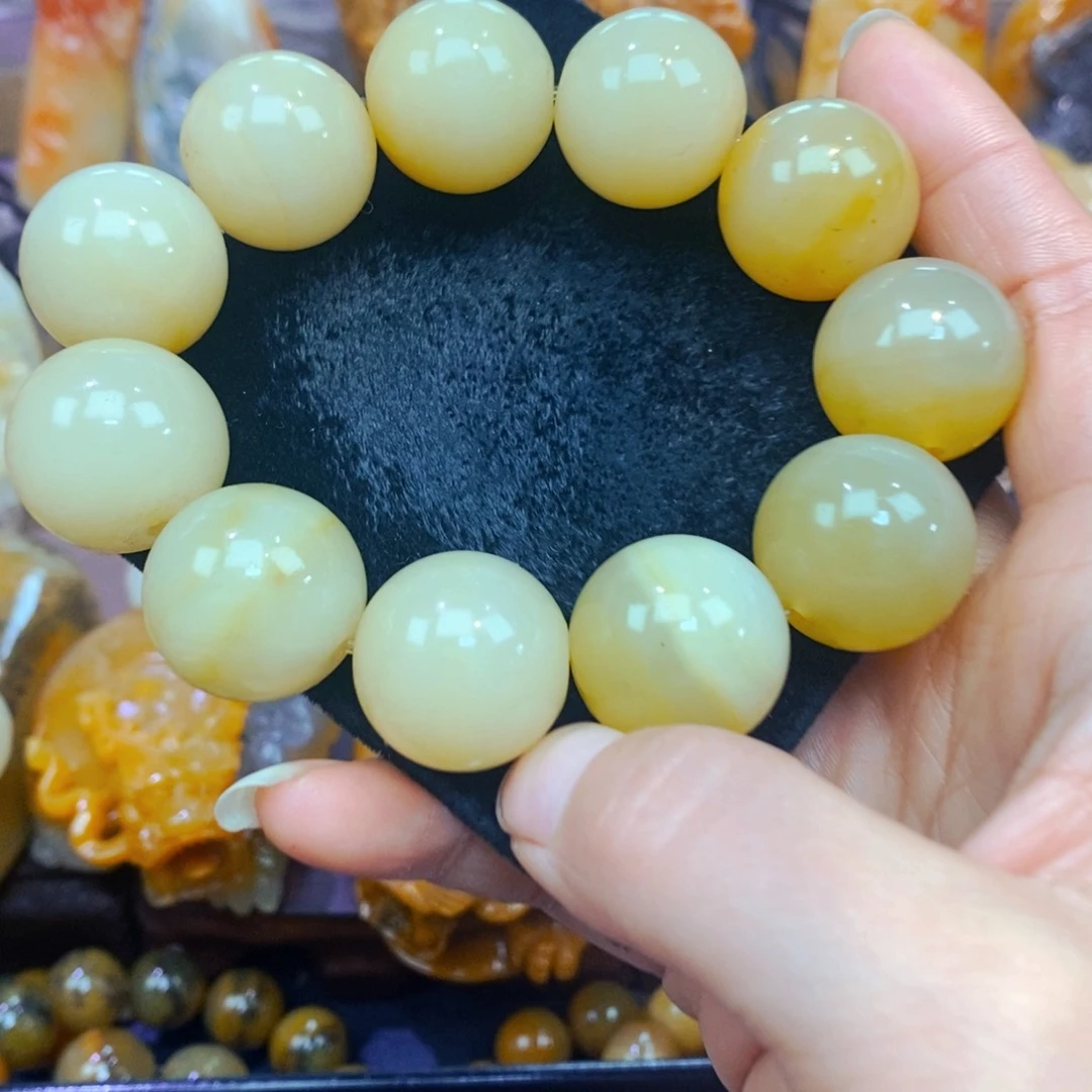 未镶嵌石英质玉（黄龙玉）颈饰