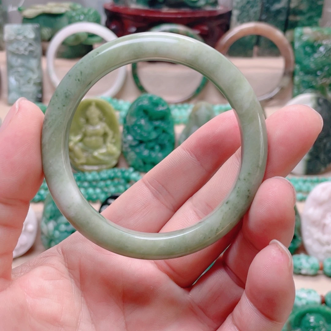 独山玉未镶嵌手镯