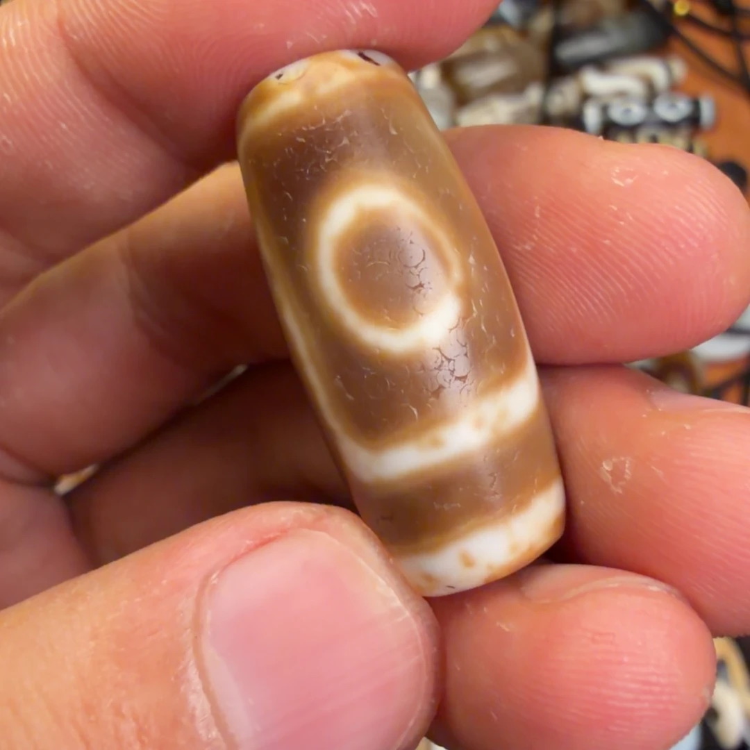 待***功树脂只买单纯的吊坠，没带链子，属的性质。折线两眼