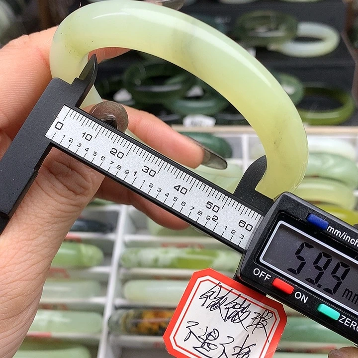 蛇纹石玉手镯未镶嵌533