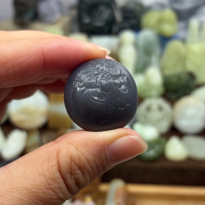 米****和田玉未镶嵌颈饰