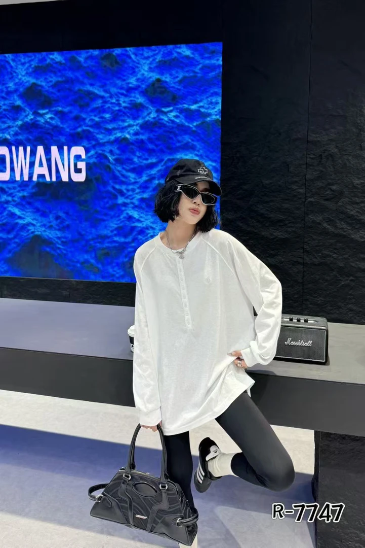 W阿薇•纽扣插肩简约大T