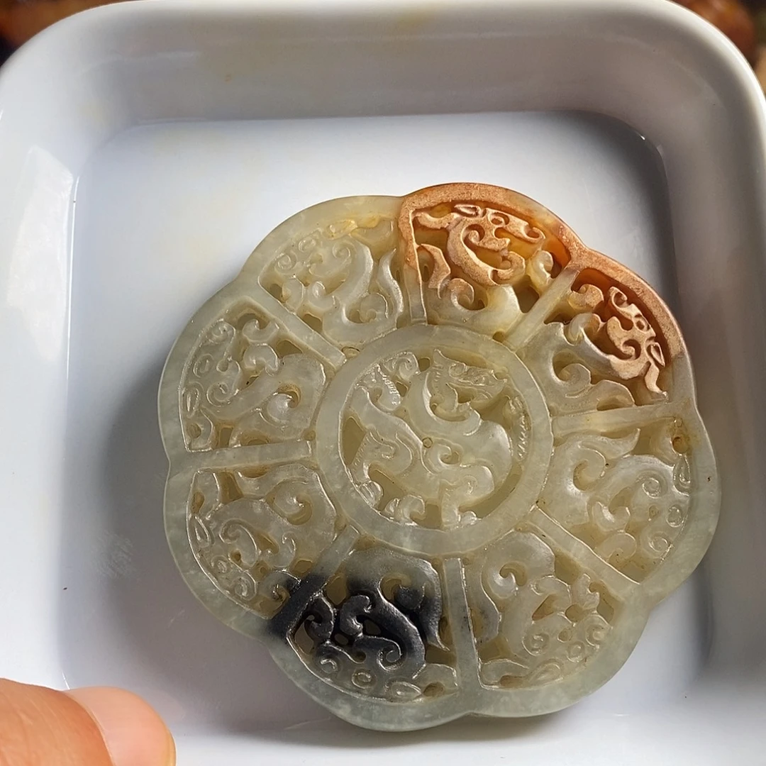 未镶嵌岫岩老玉（透闪石质玉）挂件