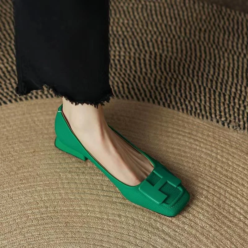 2025春秋新款绿色浅口单鞋女方头粗跟法式复古平底鞋金属扣低跟鞋