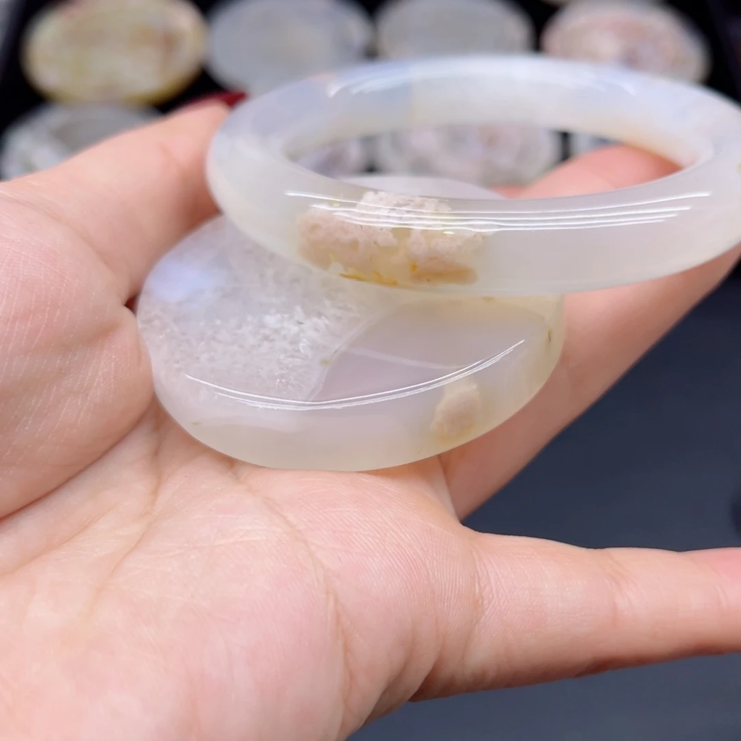 玛瑙/玉髓手镯未镶嵌56