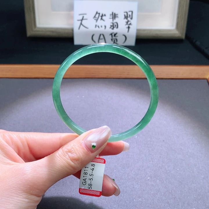 翡翠手镯未镶嵌天然翡翠手镯
