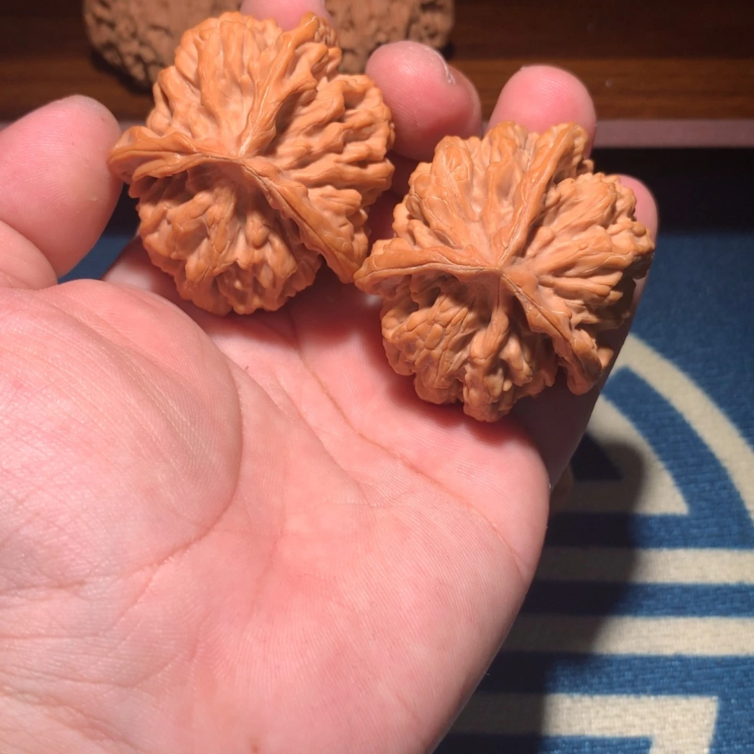 豫***哥文玩核桃吊坠三棱