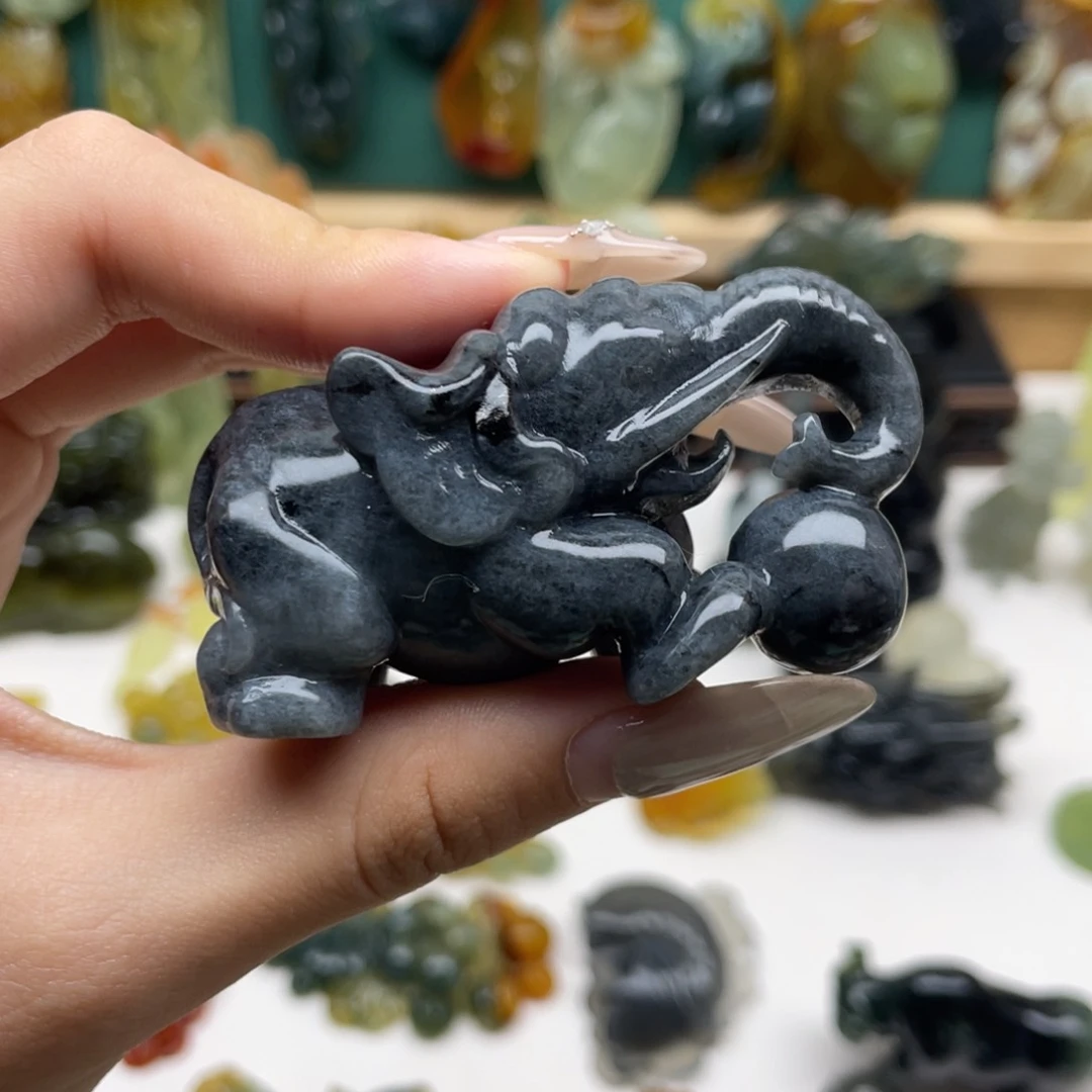 蛇纹石玉未镶嵌颈饰汇*