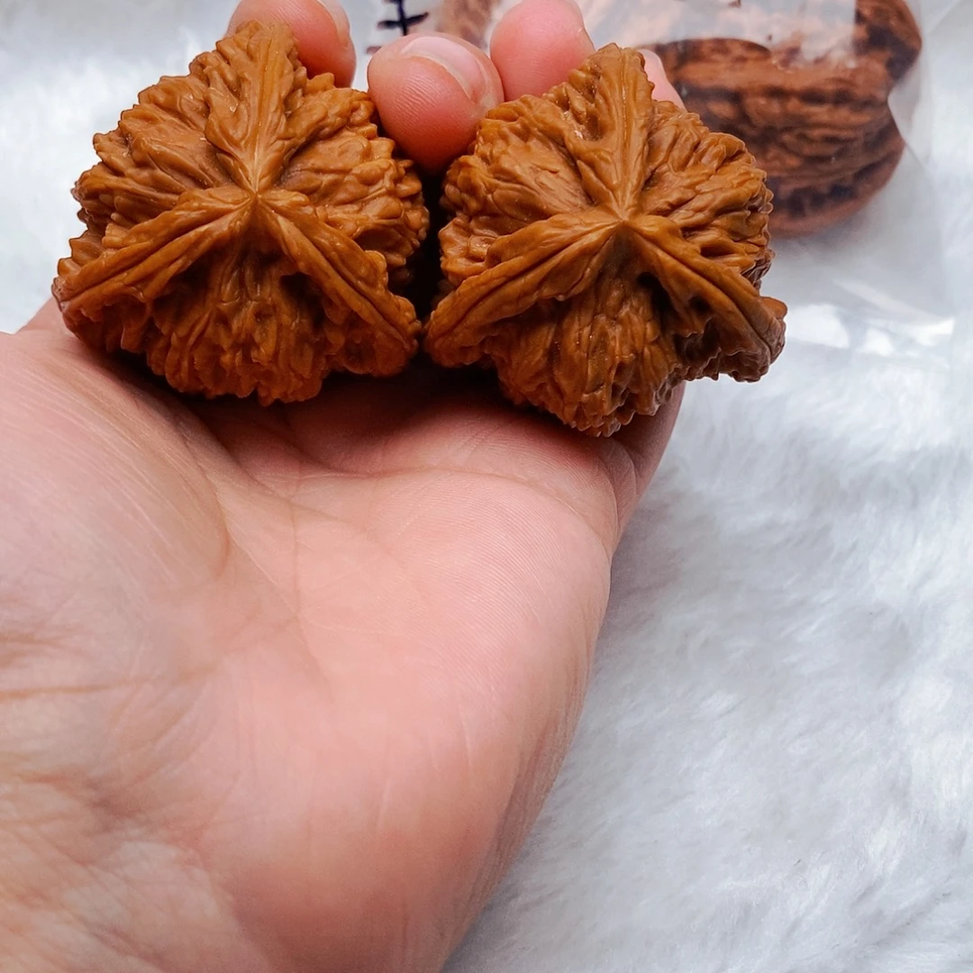 老***哥吊坠文玩核桃三棱