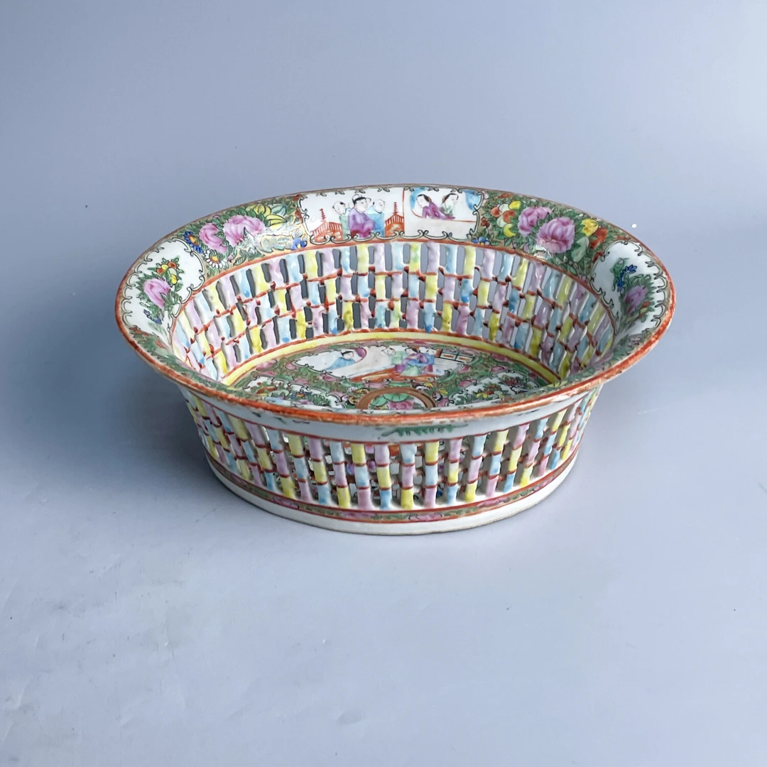 M25G7008958 - 晚清广彩花鸟人物故事镂空盆