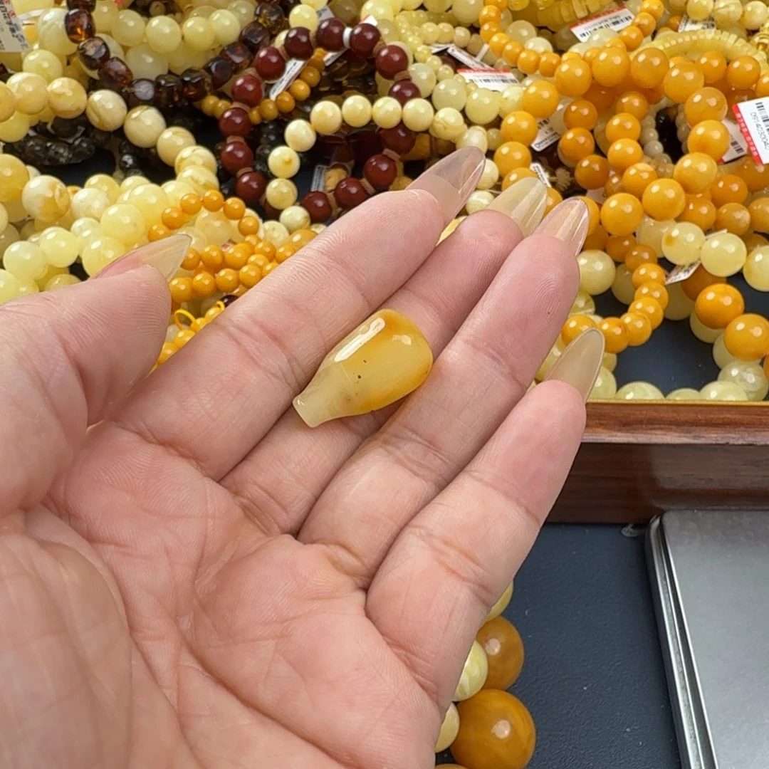 琥珀未镶嵌珠宝奇石